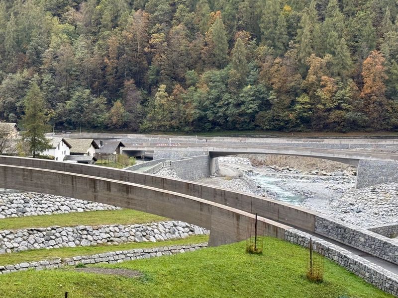 Bondo Neugestaltung Verbauungen – Damm Bondo_Übersicht von oben – © mavo Landschaftsarchitekten GmbH